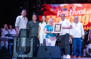 Alcalde Roquelito García es reconocido en el Festival del Merengue Puerto Plata 2025