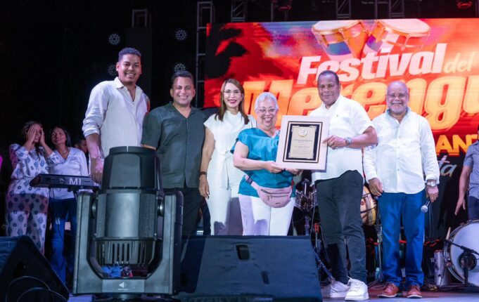 Alcalde Roquelito García es reconocido en el Festival del Merengue Puerto Plata 2025