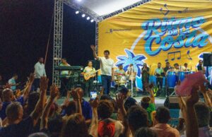 Bañada de merengue David Collado inaugura plataforma Ritmo de la Costa en malecón SDE.
