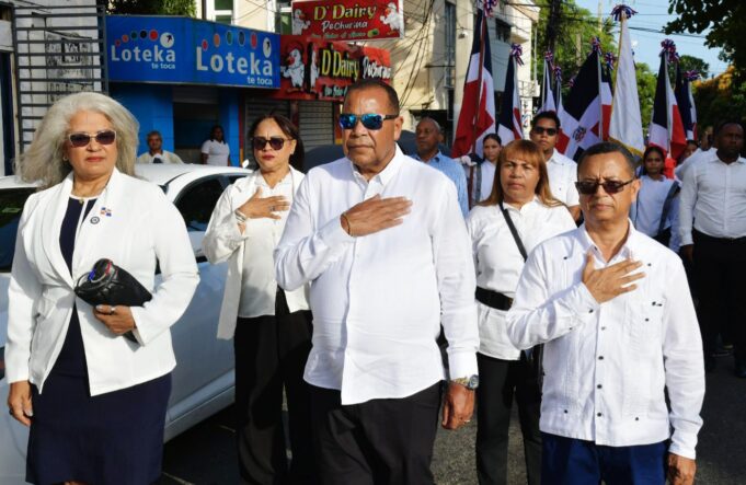 Alcalde Roquelito García resalta compromiso con la educación en inicio del Año Escolar 2025-2026 en Puerto Plata