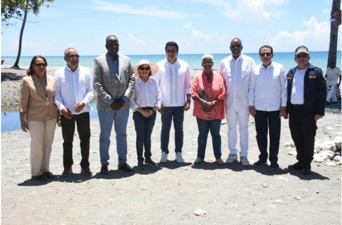 Turismo inicia trabajos de remozamiento playa Linda en Nizao