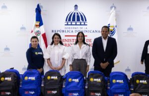 SkyHigh Dominicana y la Fundación RISA, con el apoyo del Ministerio de Interior y Policía, entregan kits escolares a niños y niñas de Capotillo en múltiples instituciones comunitarias