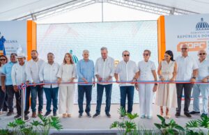 Tras 40 años de espera, presidente Abinader entrega carretera Villa Elisa-Punta Rucia-La Ensenada, que conecta Puerto Plata con Montecristi