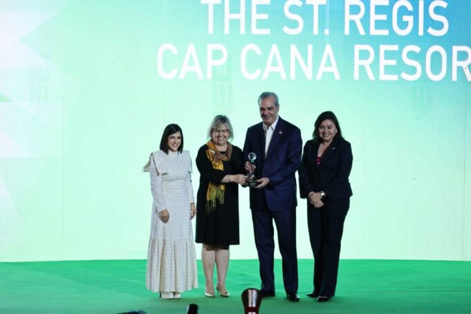 ProDominicana reconoce a 11 empresas de inversión extranjera; St. Regis Cap Cana premiado en turismo
