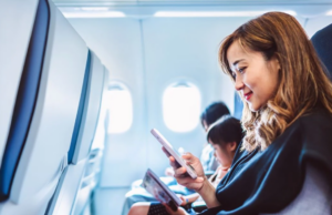 IATA lanza campaña global para promover viajes aéreos seguros con baterías de litio