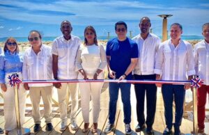 Collado entrega modernizado muelle en Caleta, La Romana