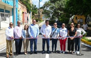 Ministro Collado entrega 11 calles reconstruidas en Ciudad Colonial
