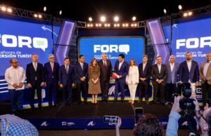 En el Foro de Inversión Turística 2025 ASONAHORES reconoce a David Collado por los logros del sector turismo en su gestión
