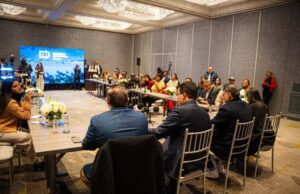 Gobierno y Arajet garantizan tarifas aéreas asequibles para la diáspora dominicana en Navidad y anuncian tercera frecuencia diaria a Newark