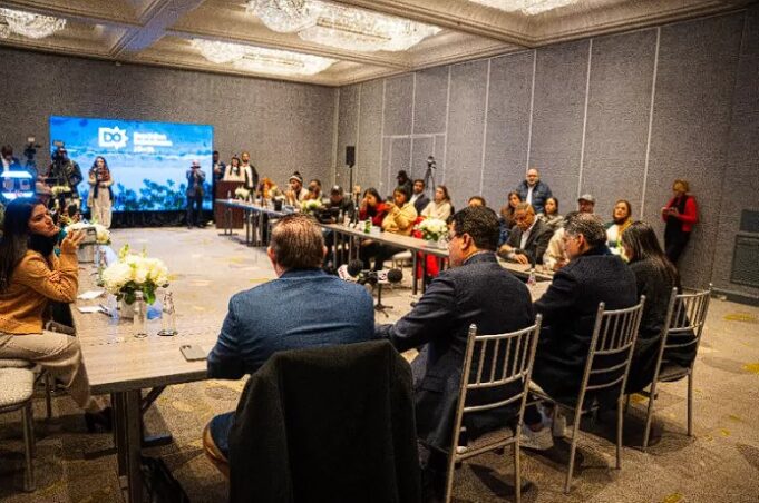 Gobierno y Arajet garantizan tarifas aéreas asequibles para la diáspora dominicana en Navidad y anuncian tercera frecuencia diaria a Newark