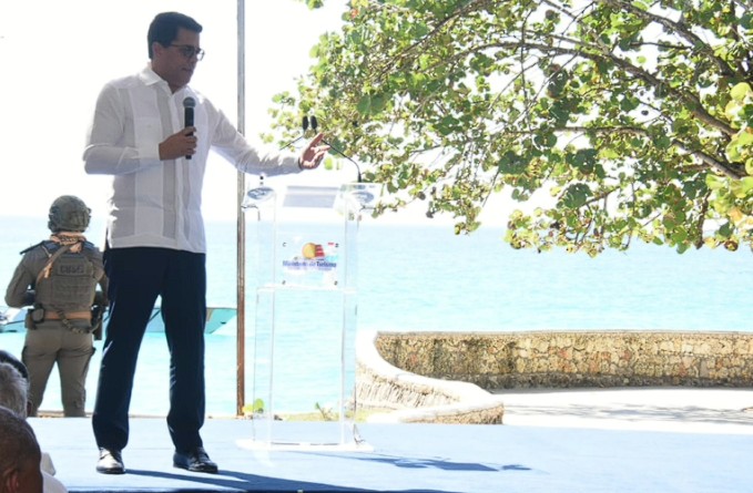 Collado afirma fondos del sector turismo se manejan con transparencia