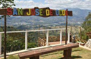 Año Nuevo entre montañas: cinco destinos dominicanos donde el tiempo se celebra distinto