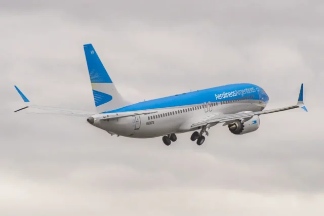 Aerolineas-argentinas-Boeing-737-MAX-8