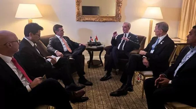 Abinader y mandatario boliviano acuerdan agenda bilateral en turismo, comercio y carga