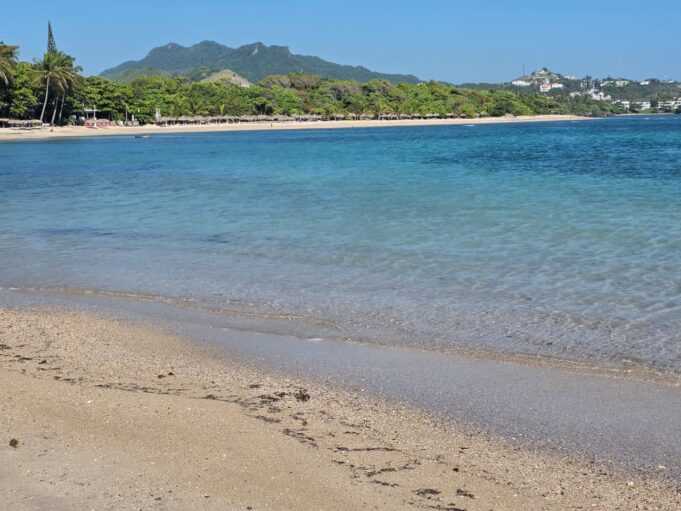 Alcaldia, Turismo, Medio Ambiente, Océanos Limpios continuan programa de Playas Limpias