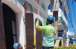 Edenorte, MITUR y Alcaldía de Puerto Plata realizan instalación de protectores de viento