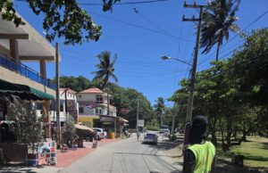 Alcaldía de Puerto Plata y comerciantes realizan jornada de señalización en Playa Cofresí