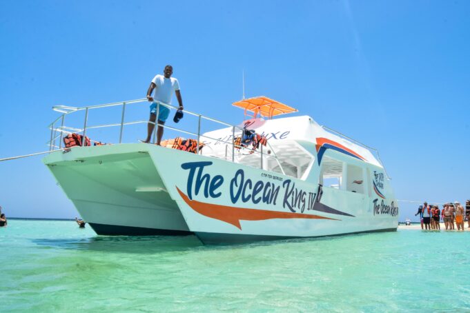 Excursión Isla Bonita estrena el catamarán The Ocean King IV para las aventuras hacia Cayo Arena