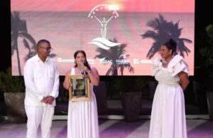 The Caribbean Gold Coast Awards reconoce a Adompretur por su aporte al desarrollo del turismo dominicano
