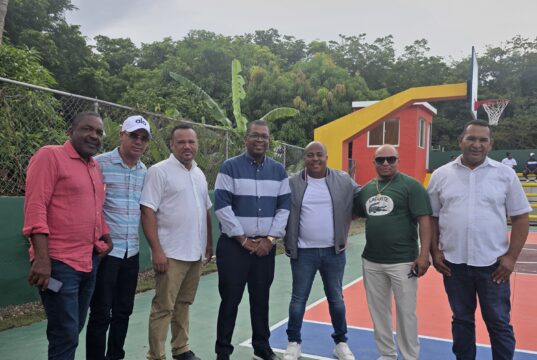 Distrito Municipal de Cabarete entrega cancha deportiva en el Callejón de la Loma